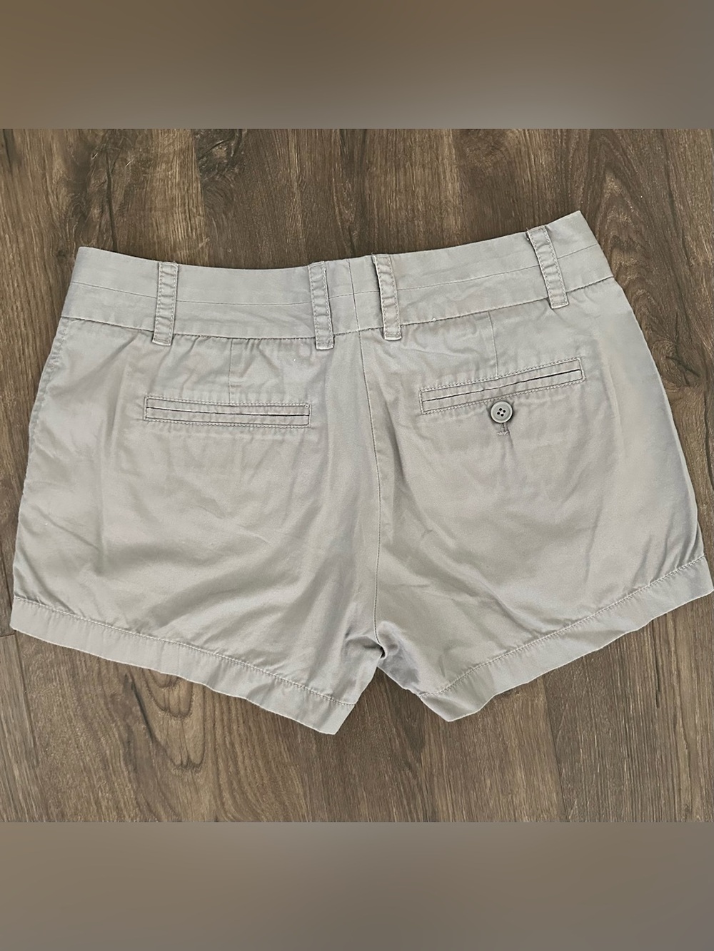 J. Crew Women's Light Gray 3” Chino Shorts - Picture 2 of 3